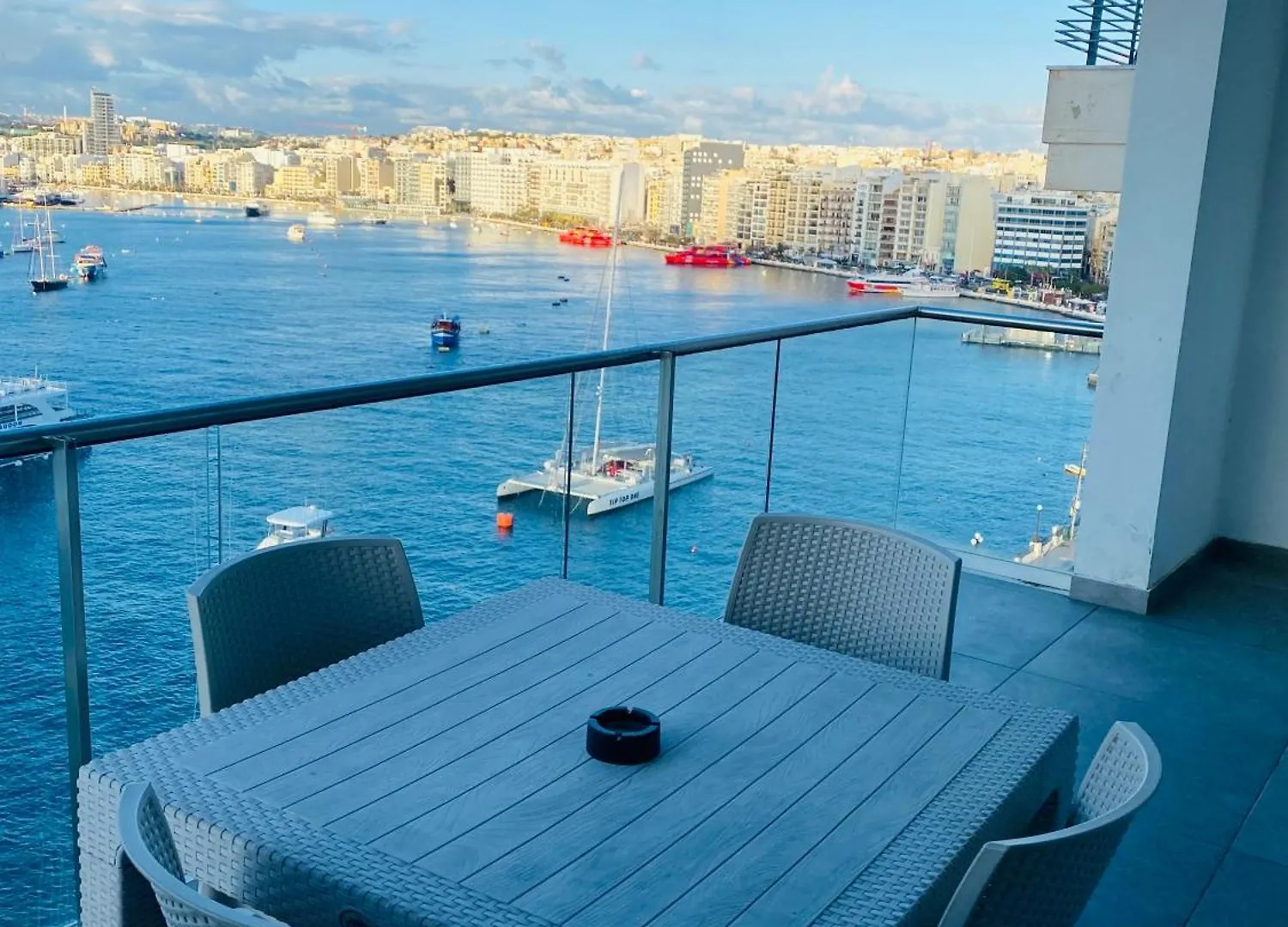 Daire Sliema Seaview & Seafront- Apt 9, 49 Tigne Point Mansions Malta