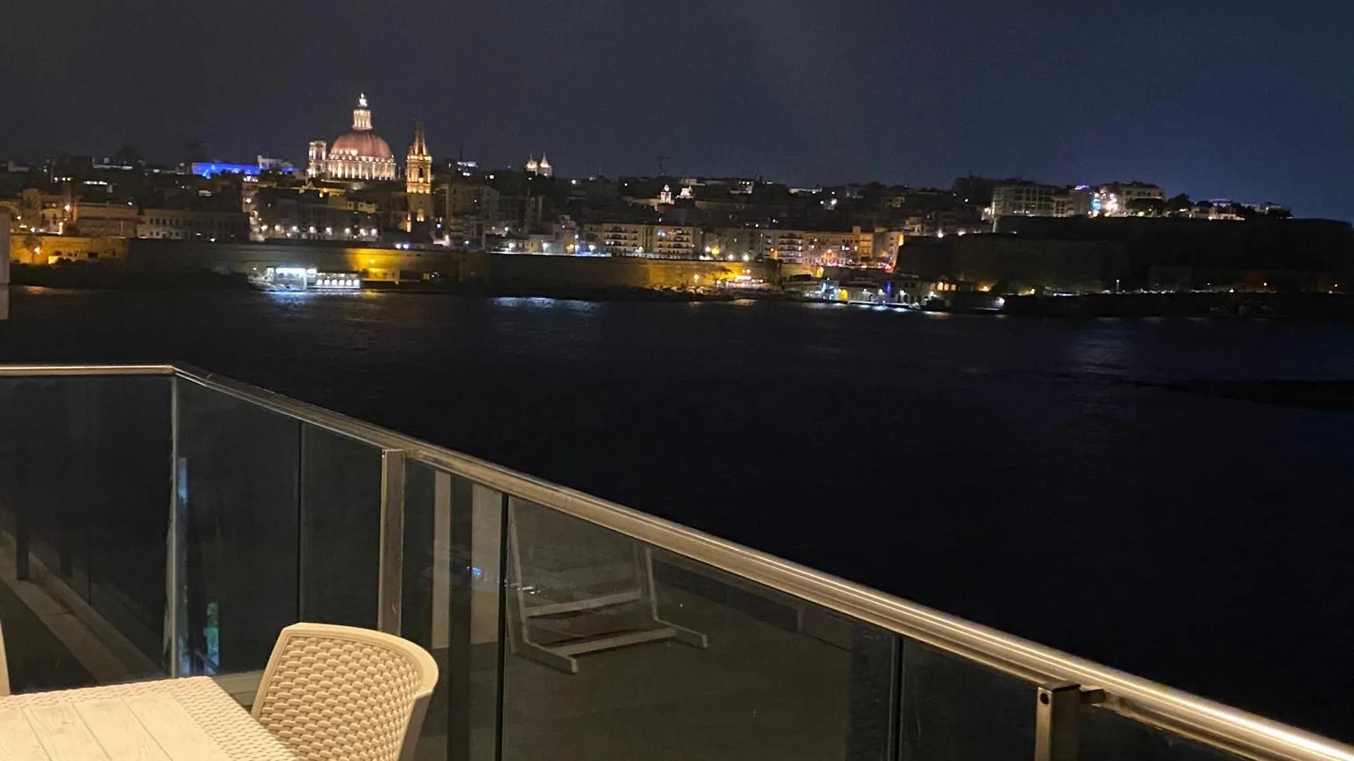 Daire Sliema Seaview & Seafront- Apt 9, 49 Tigne Point Mansions